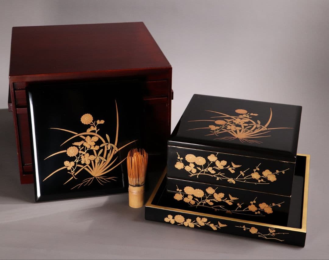 輪島塗 四君子 金蒔絵 二段重 重台 二枚蓋 黒塗 朱塗 木箱 木製 MA90