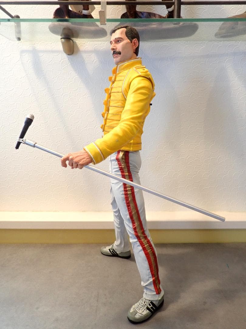 フレディマーキュリー ビ フィギュア 46㎝ 名曲メドレー トーキング