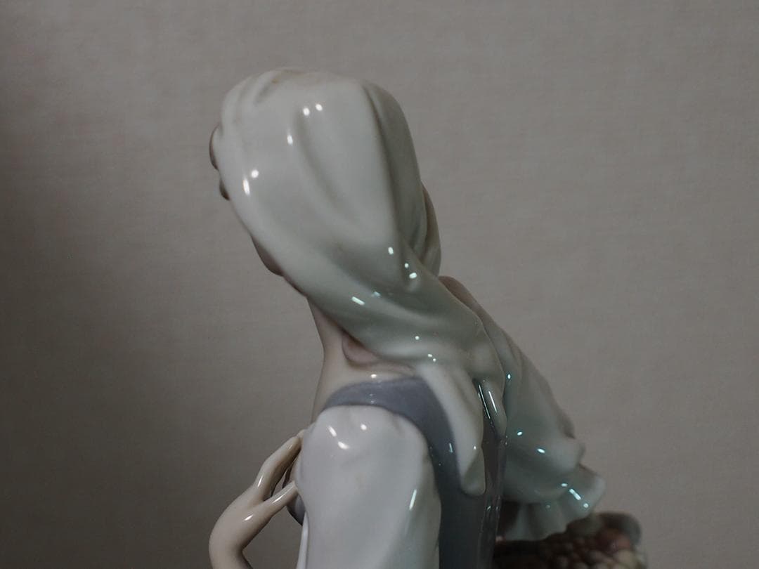 ★LLADRO　リヤドロ　花籠を持つ乙女　美品