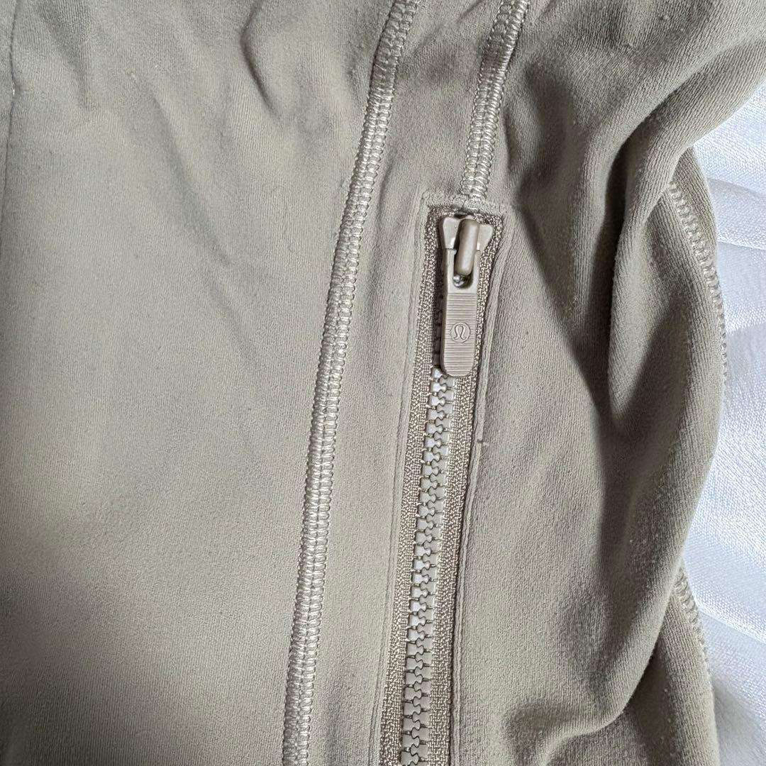 ルルレモン Define フード付きクロップド サイズ8