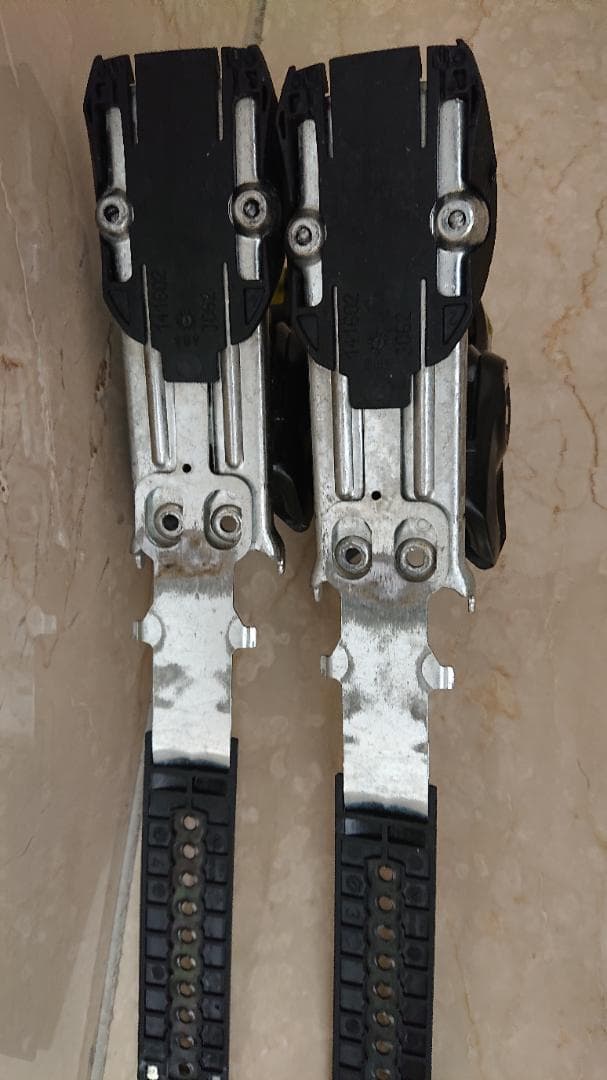 在庫処分 FISCHER チロリア ビンディング　開放値17 選手用