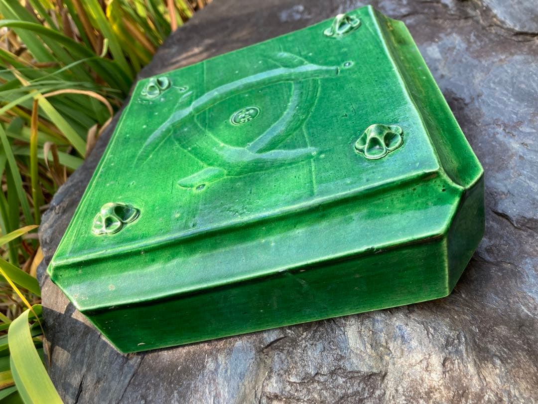 京都のヴィンテージ　お花の大皿　五条・京の陶器　萬寿堂　加賀美　緑色八角形陶器皿