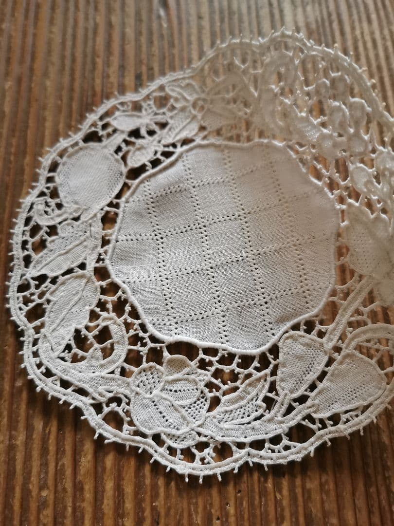 アンティーク ポワンドヴェニス ブラーノレース 薔薇と果物のニードル編みドイリー