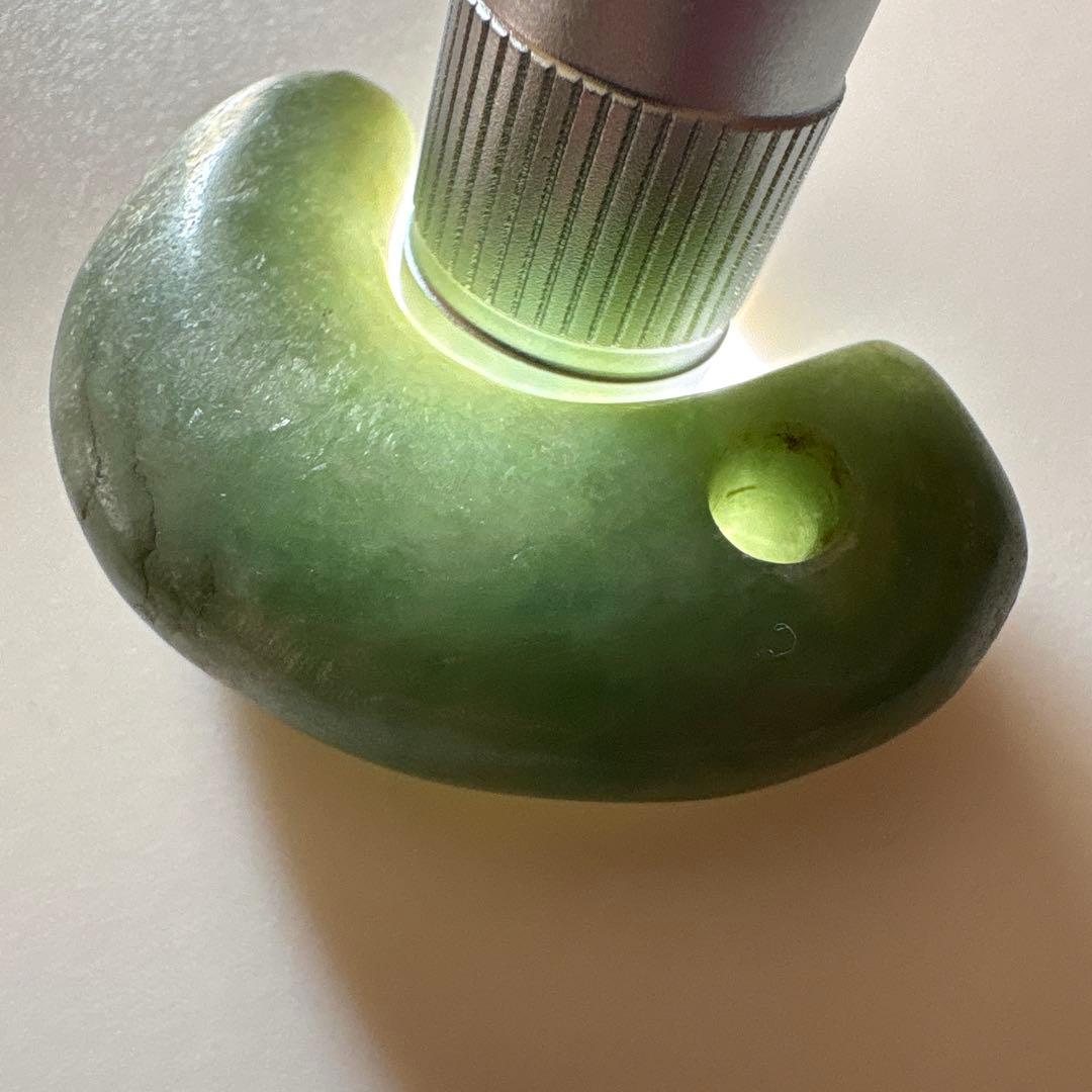 ヒスイ勾玉二つ