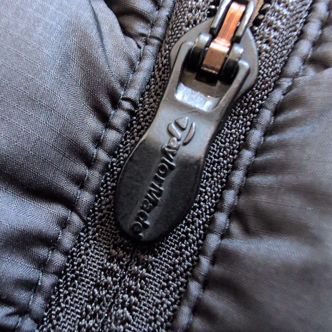 【極美品】テーラーメイドゴルフ　中綿フルジップダウンベスト　O 黒