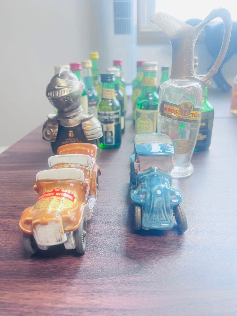 ー*う様 oo3古酒ミニボトルウイスキー、ブランデー、リキュールなど 約200本