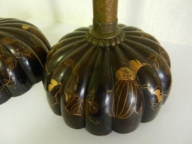 「木地黒漆塗金蒔絵菊型燭台一対」（江戸末期～明治のアンティークな工芸美術品）