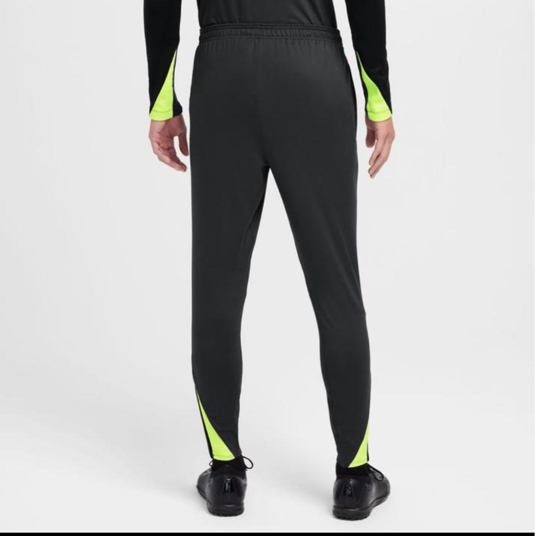 モ*ー様 Nike Therma-Fit ハーフジップドリルトップ ストライクK