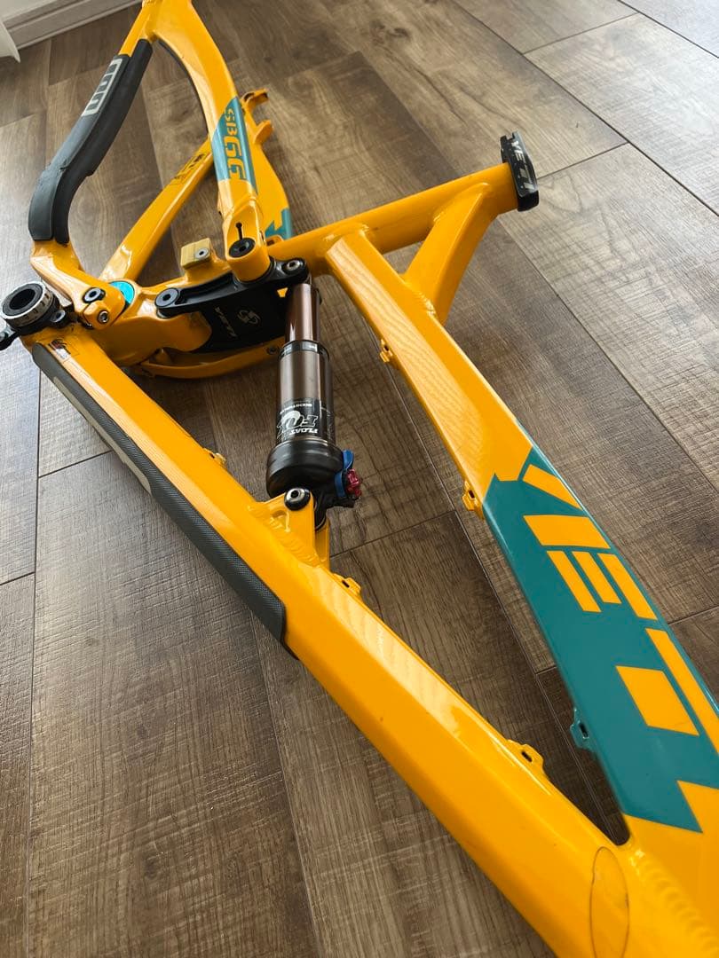 YETI イエティ SB 66 イエロー