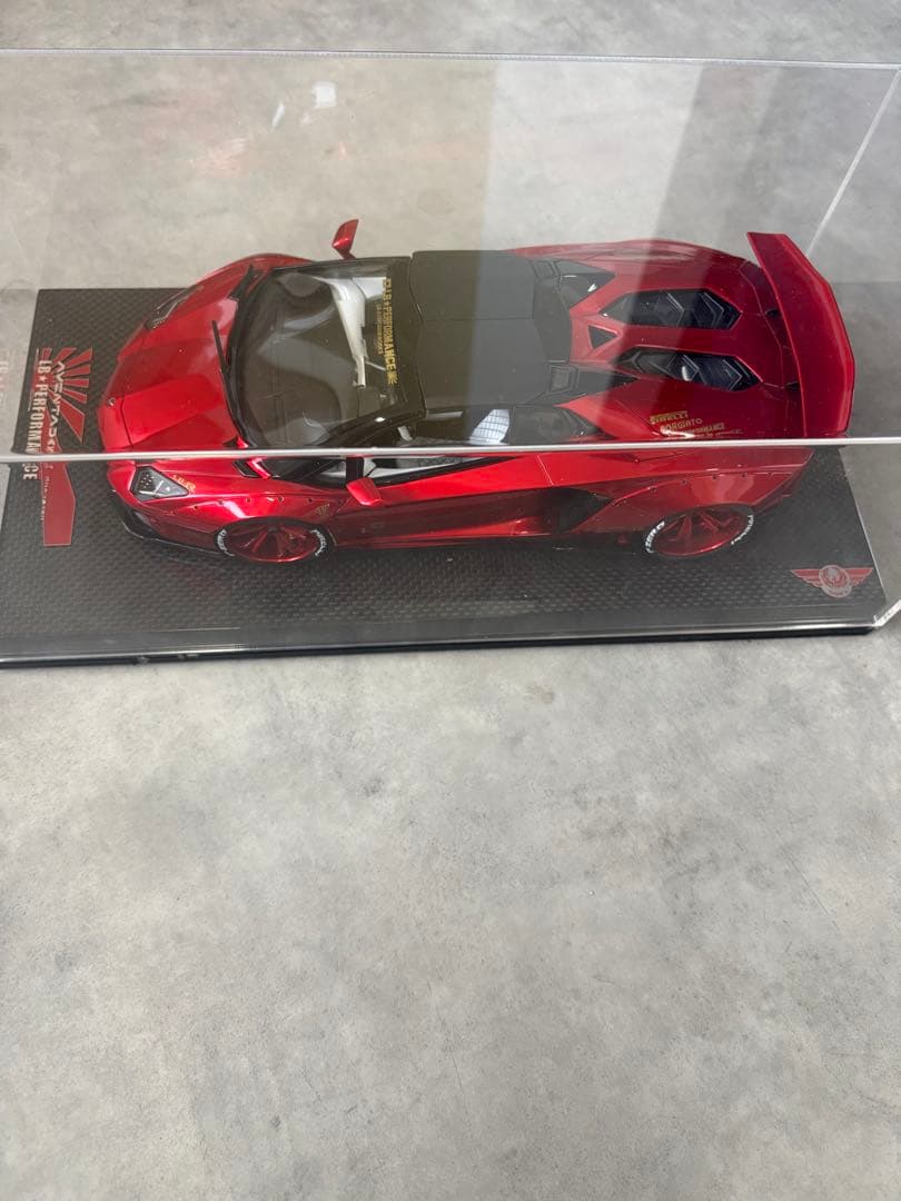 LB-Performance レッド 1/18スケールモデル　ランボルギーニ