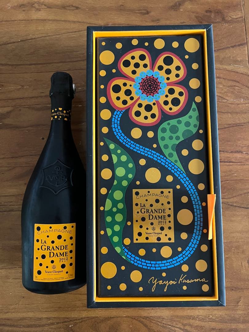 ヴーヴ・クリコ、草間彌生コラボLa Grande Dame シャンパン