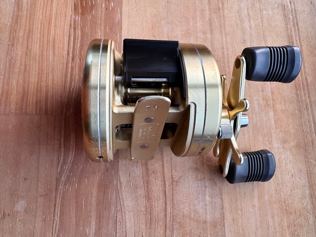 シマノSHIMANOカルカッタ200XT　右巻き