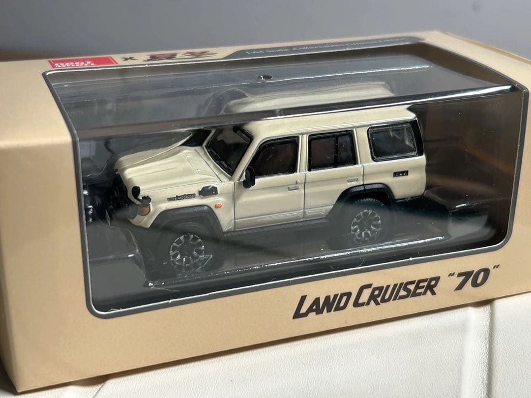 トヨタ ランドクルーザー 1/64 ミニカー