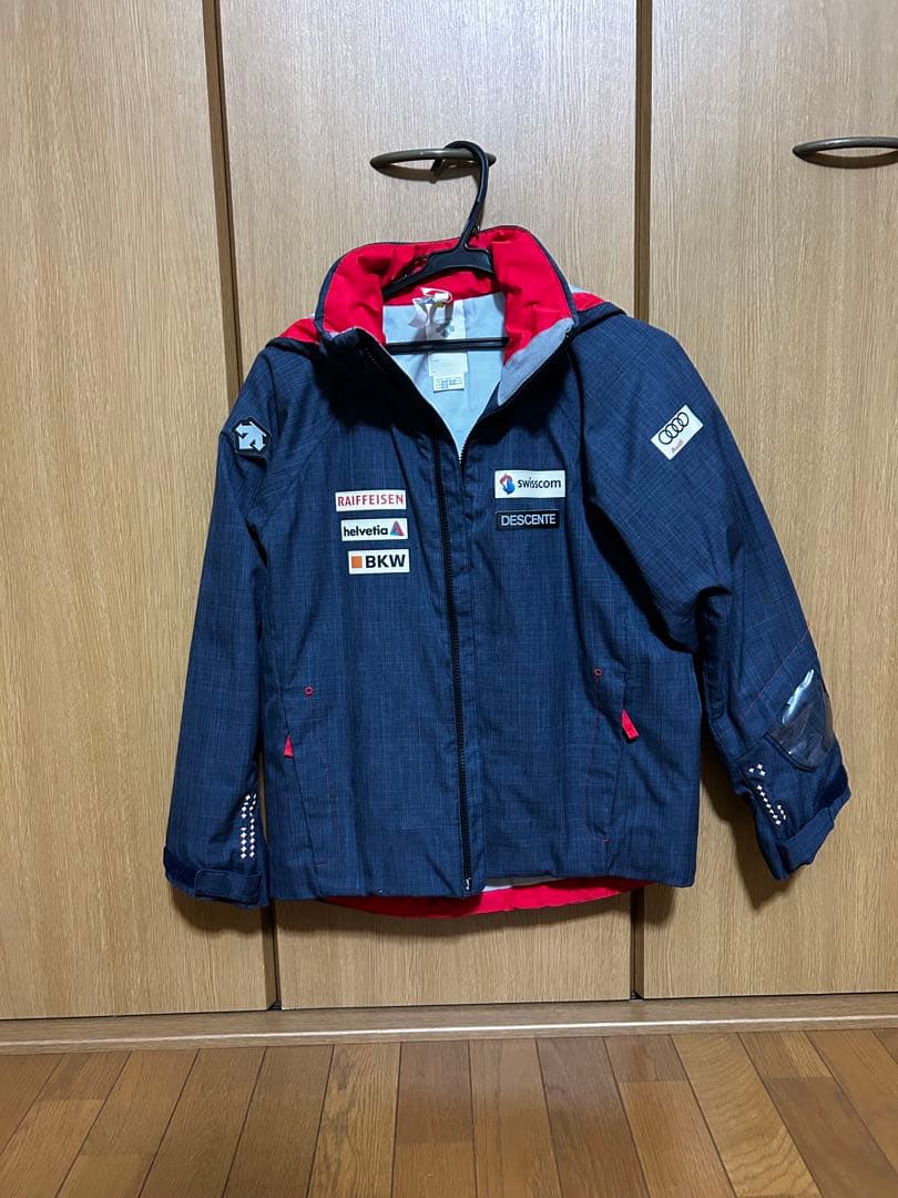 『美品』値下げしました。DESCENTE スキーウェア 子ども用 150サイズ