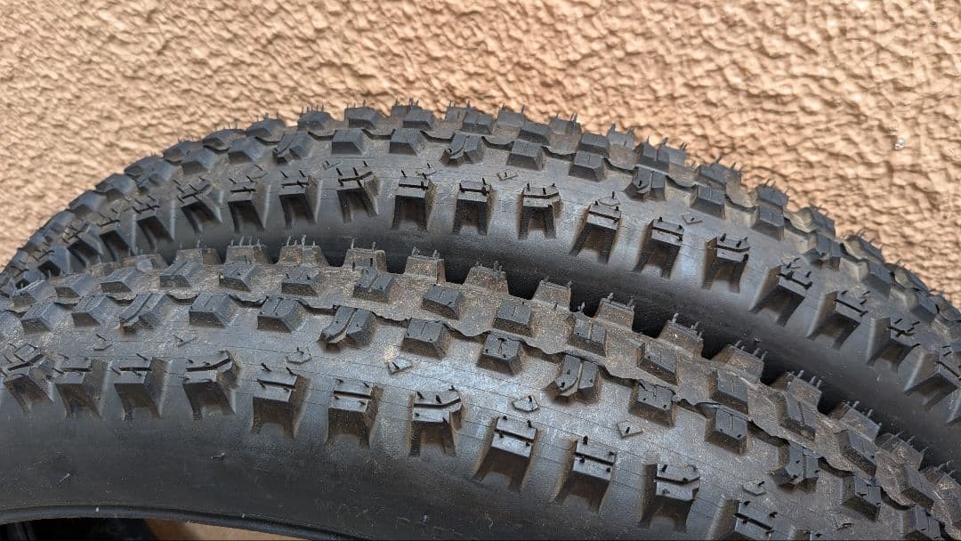 Surly Dirt Wizard 27.5 x 3.0 2本セット