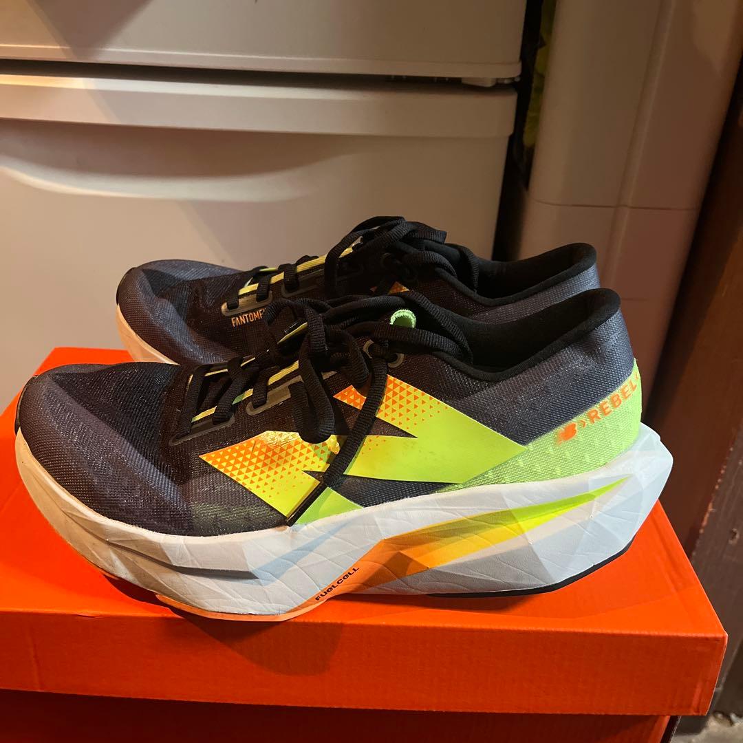 ニューバランス　ジョグシューズ25.5センチ