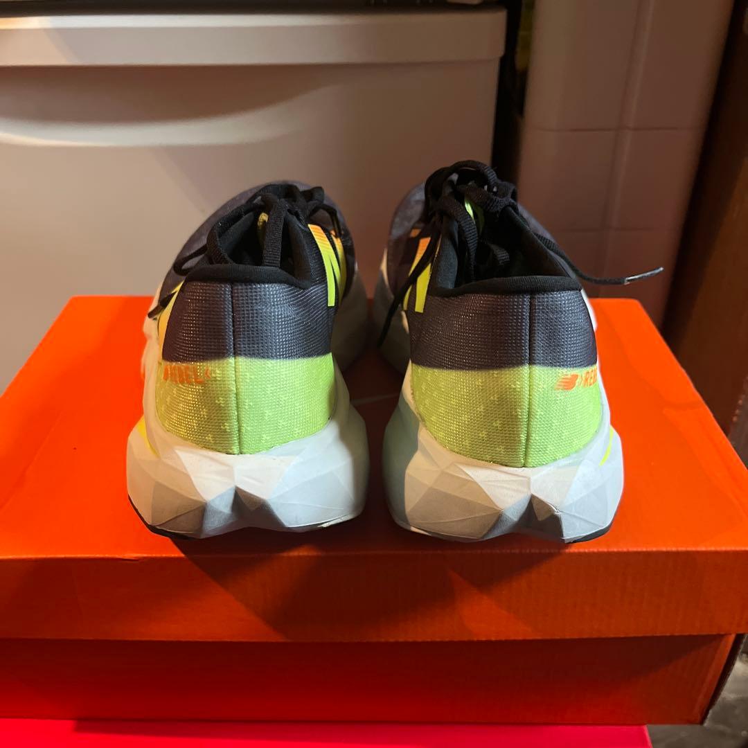 ニューバランス　ジョグシューズ25.5センチ