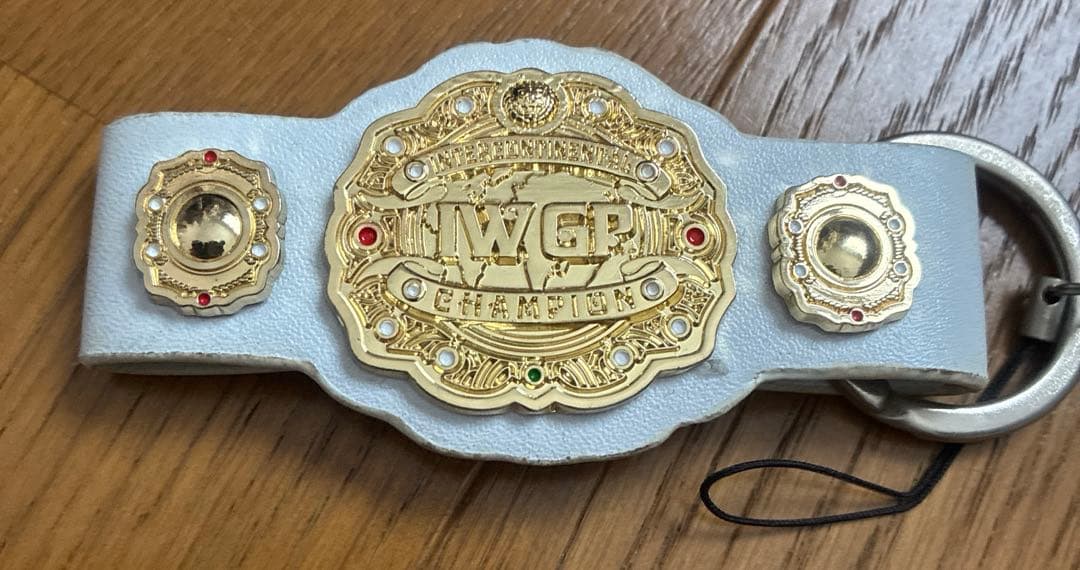 新日本プロレスまとめ売り カレンダー アクスタ オカダドルメモ キーホルダー等