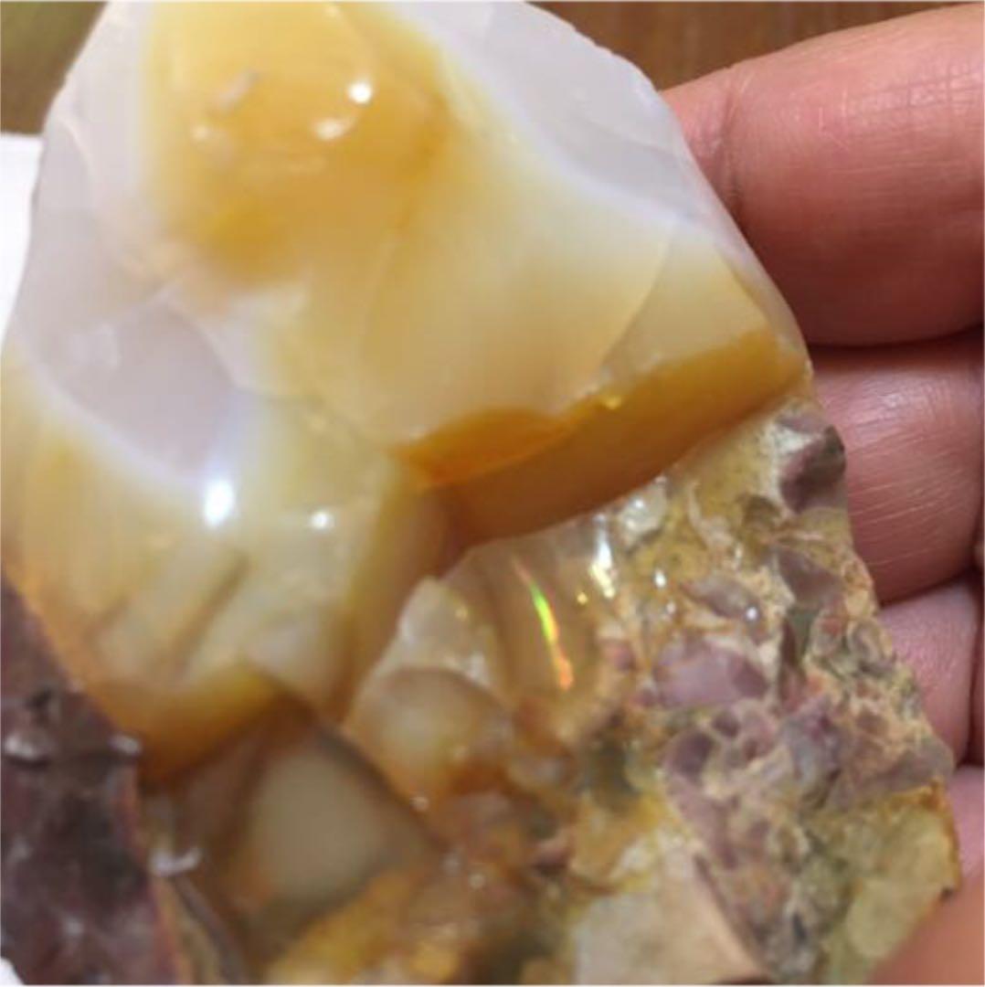 オパール　原石　ホワイト〜　遊白色　キューピッドストーン