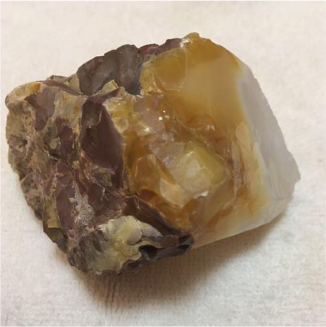 オパール　原石　ホワイト〜　遊白色　キューピッドストーン