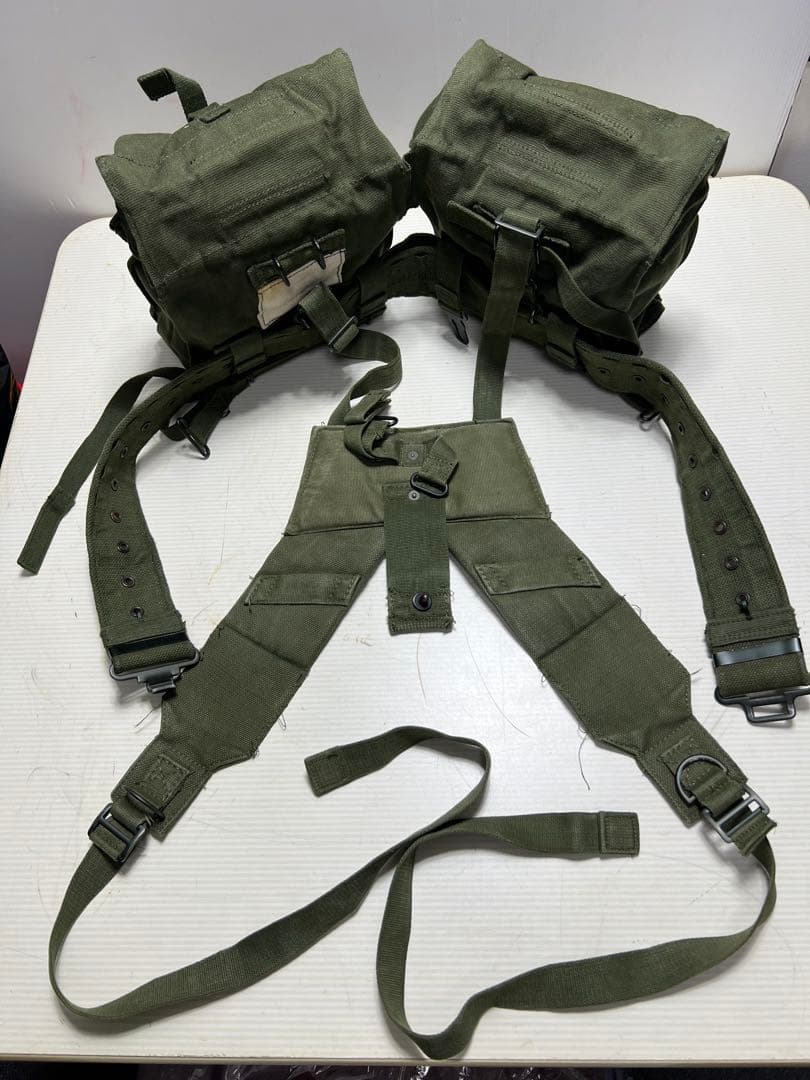 ミリタリーウエストバック2個（ベルト付き）リュックベルト付き