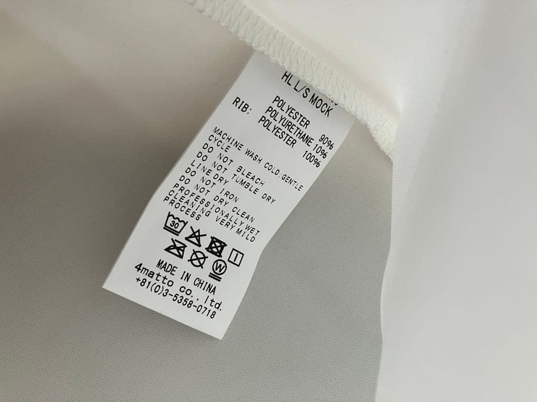 新品　V12 モックネック　Sサイズ