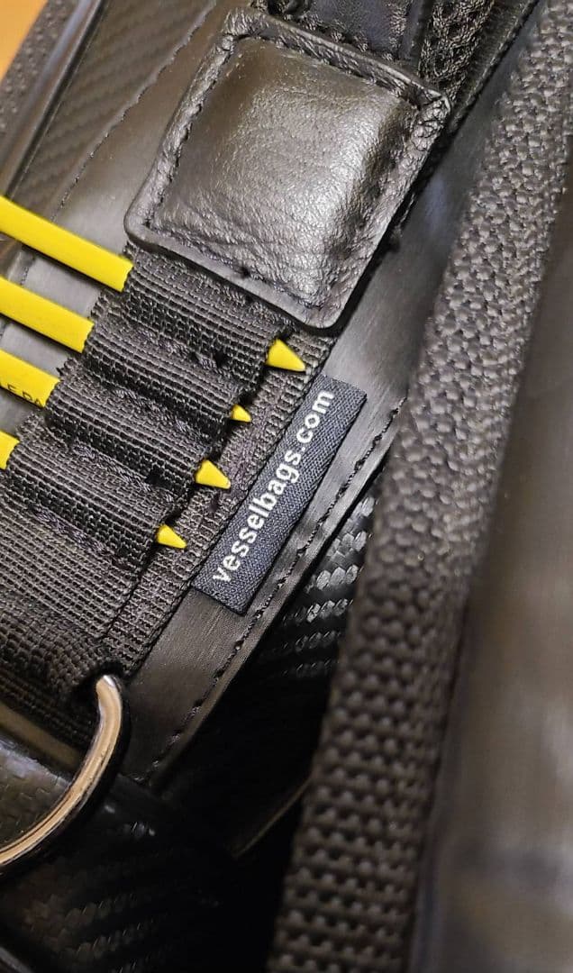 コブラ　ベゼルコラボスタンドバッグ 黒/黄色