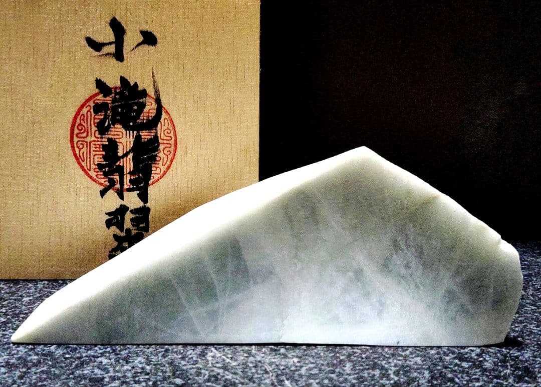 ★翡翠原石★糸魚川硬玉【小滝・転石・川ズレ・切り出し525ｇ】