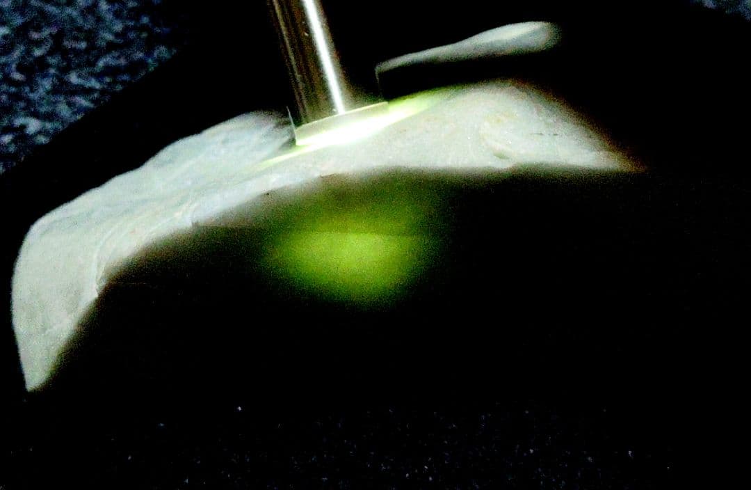 ★翡翠原石★糸魚川硬玉【小滝・転石・川ズレ・切り出し525ｇ】