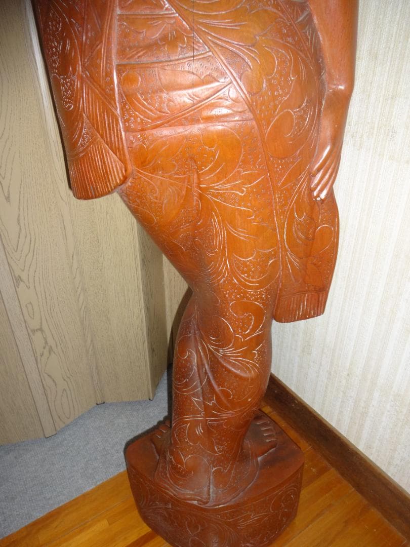 インドネシア　バリ島　木彫り人形（特大） ＊背中の写真、要確認