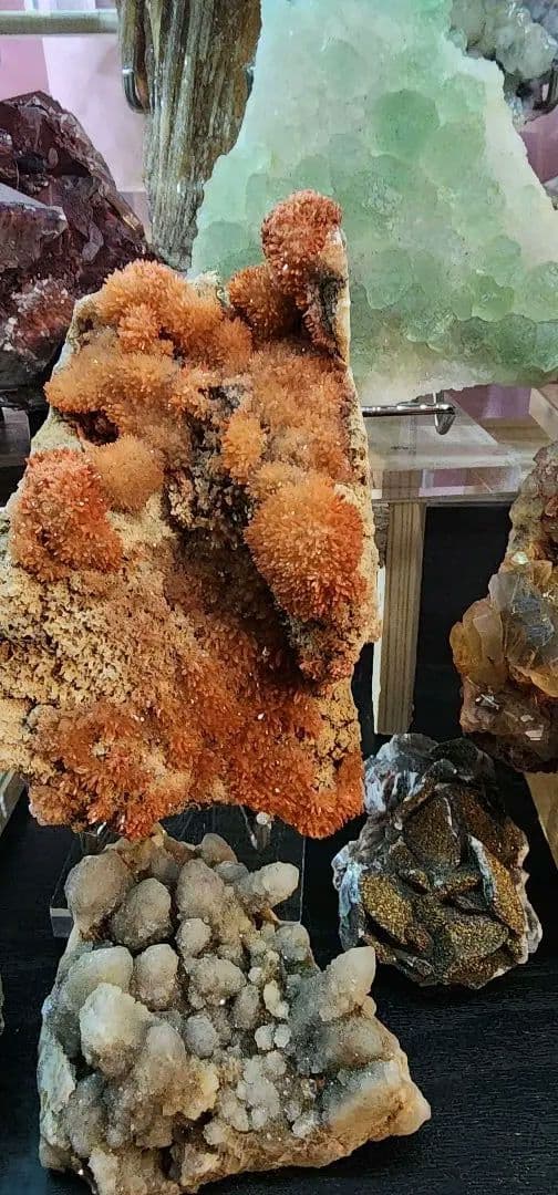 多彩な鉱物結晶コレクション