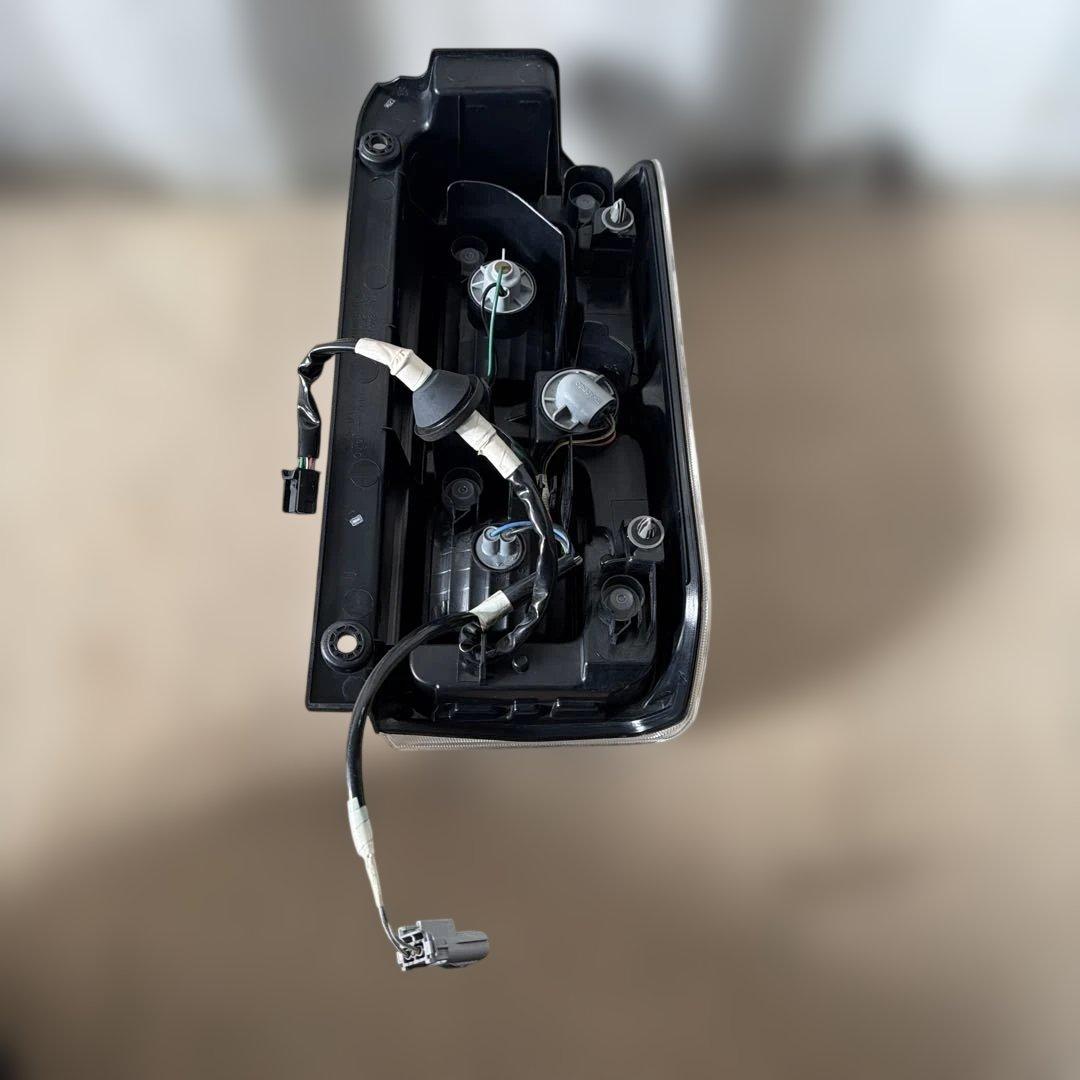 2019年 ウェイク トヨタ純正 LA700S 左テールランプ