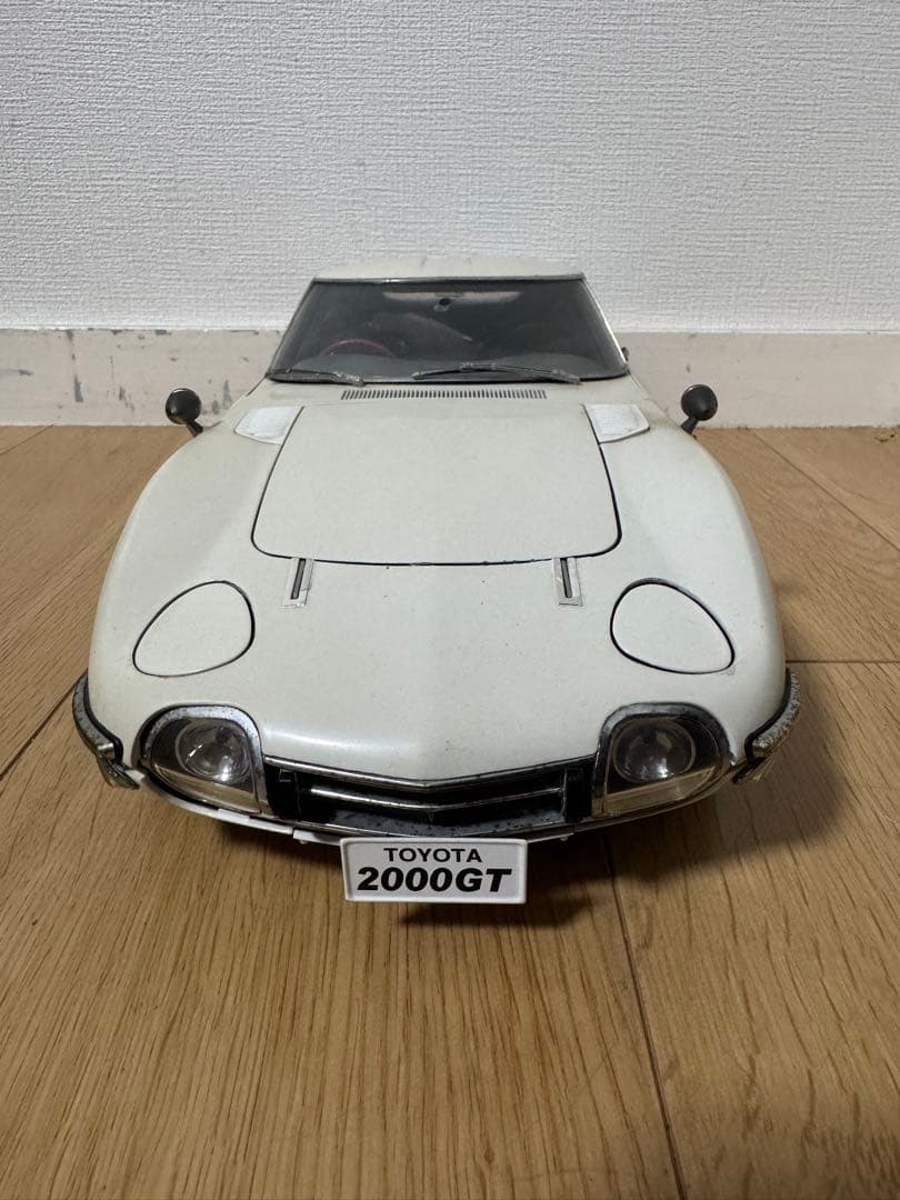 デアゴスティーニ 1/10 トヨタ 2000GT ホワイト エンブレム付き