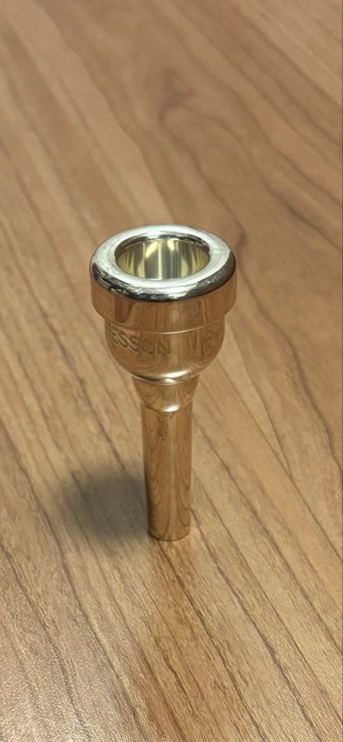 試奏のみ アルトホルン　テナーホーン用マウスピース ベッソン4