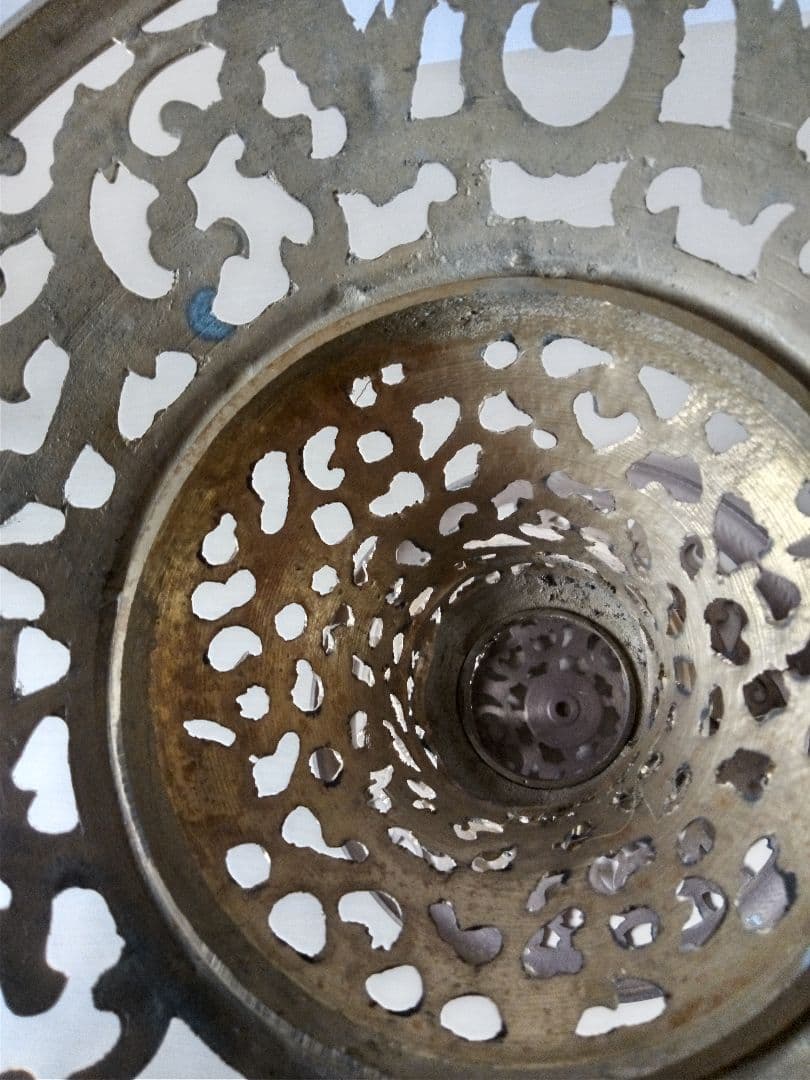 ヴィンテージ装飾の真鍮製　透かし彫り　サイドテーブル　プラントスタンド