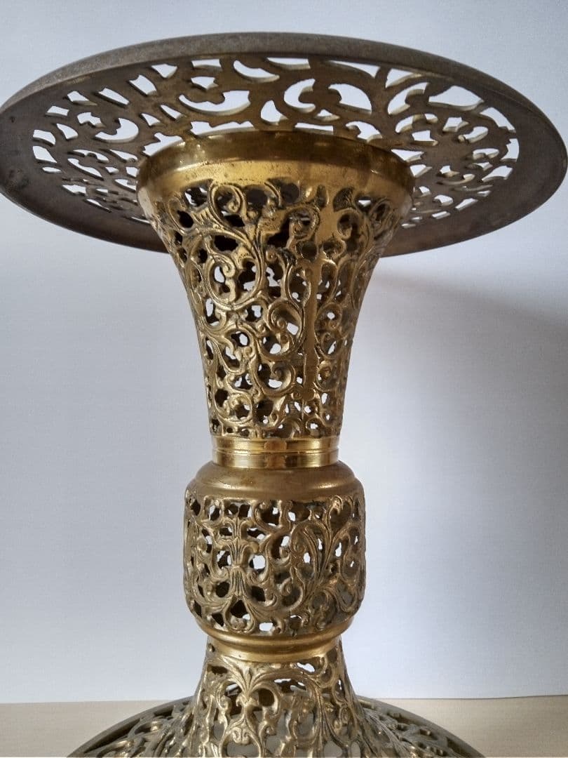 ヴィンテージ装飾の真鍮製　透かし彫り　サイドテーブル　プラントスタンド