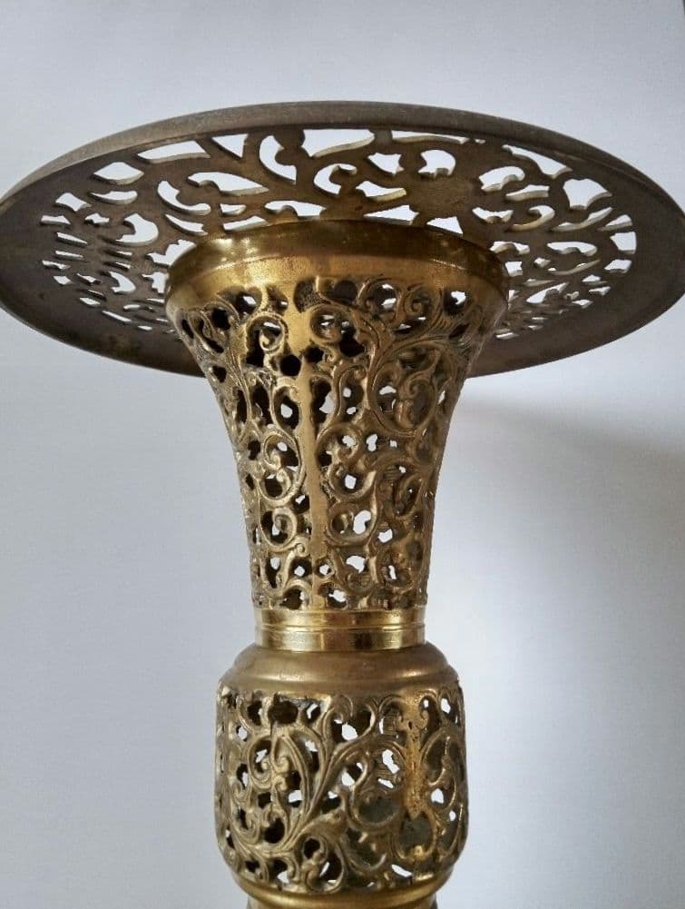 ヴィンテージ装飾の真鍮製　透かし彫り　サイドテーブル　プラントスタンド