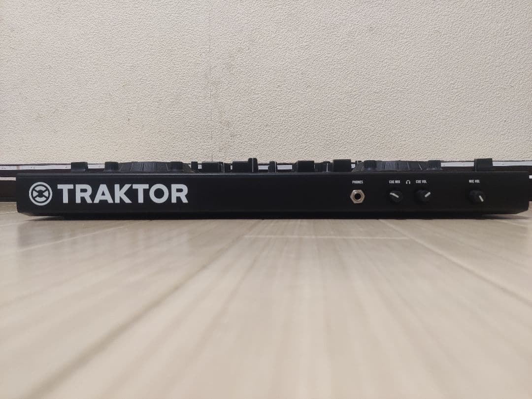 Traktor Kontrol S4 コントローラー
