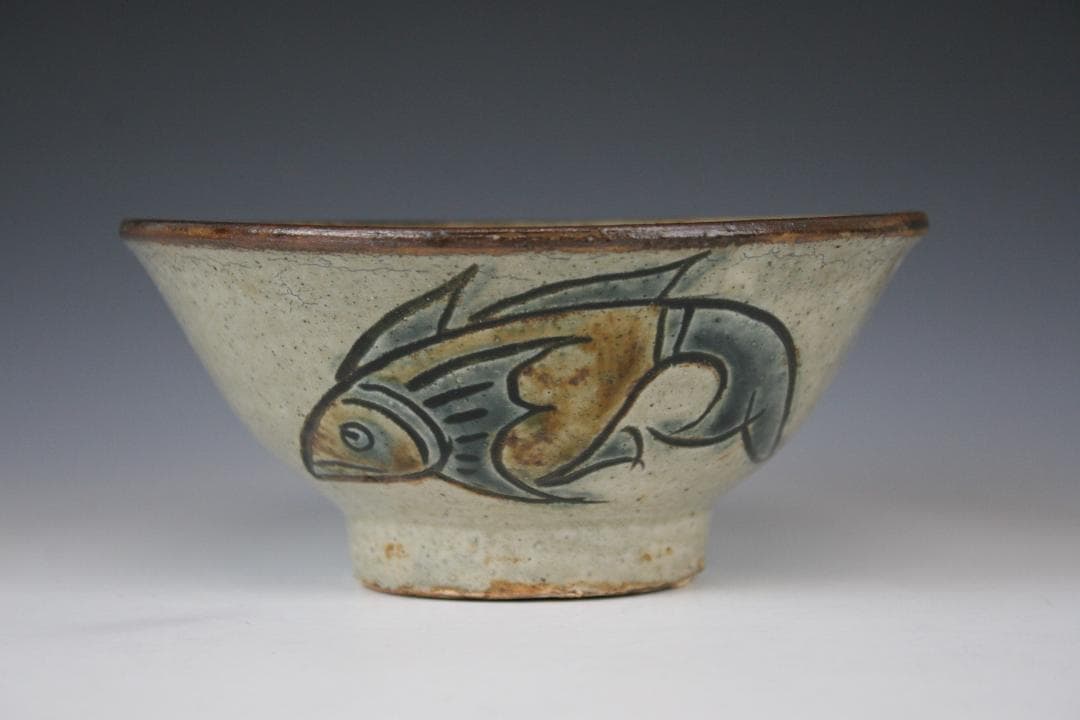 壺屋焼 人間国宝 金城次郎 作　魚文五寸マカイ（重ね焼）