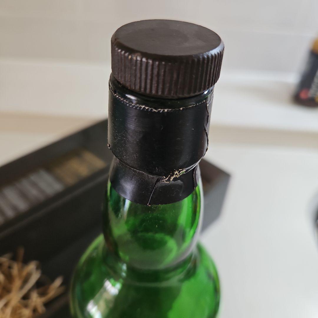 アードベックシングルモルト30年の空瓶です。