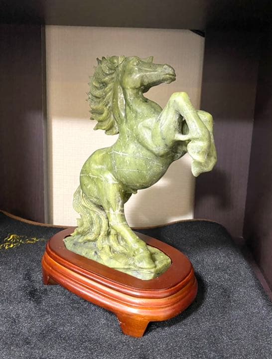 飛躍馬（天然石 岫玉石（英名 天然石サーペンチン））