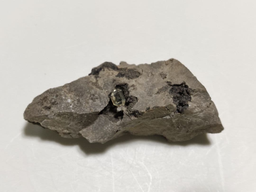 パワーストーン　天然石　原石　ハーキマーダイアモンド母岩付　107g　632