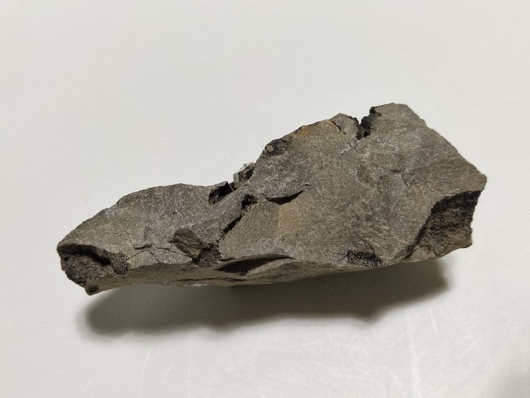 パワーストーン　天然石　原石　ハーキマーダイアモンド母岩付　107g　632