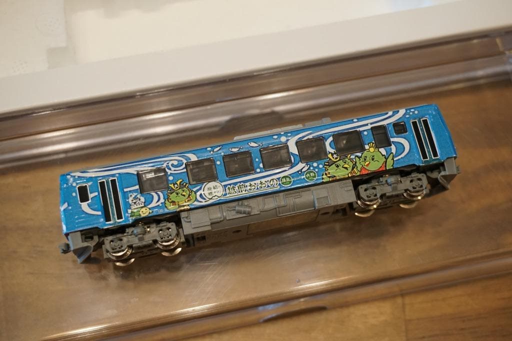 TOMIX製 キハ120系　越美北線ラッピング列車「越前大野城」仕様　M車