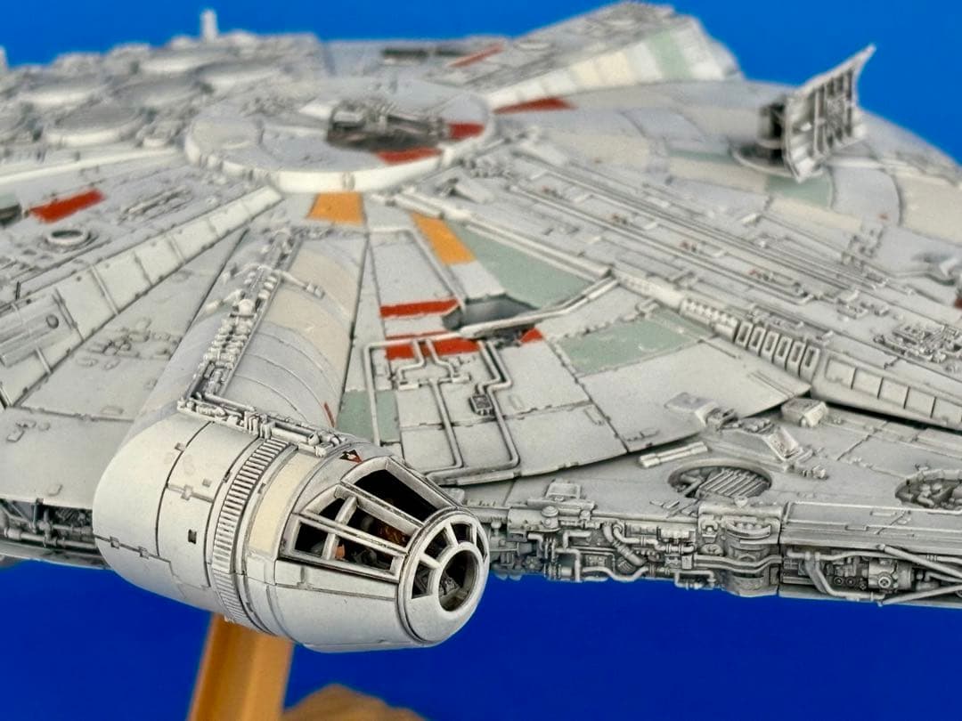 バンダイ スターウォーズ1/144 ミレニアム・ファルコン フォースの覚醒完成品