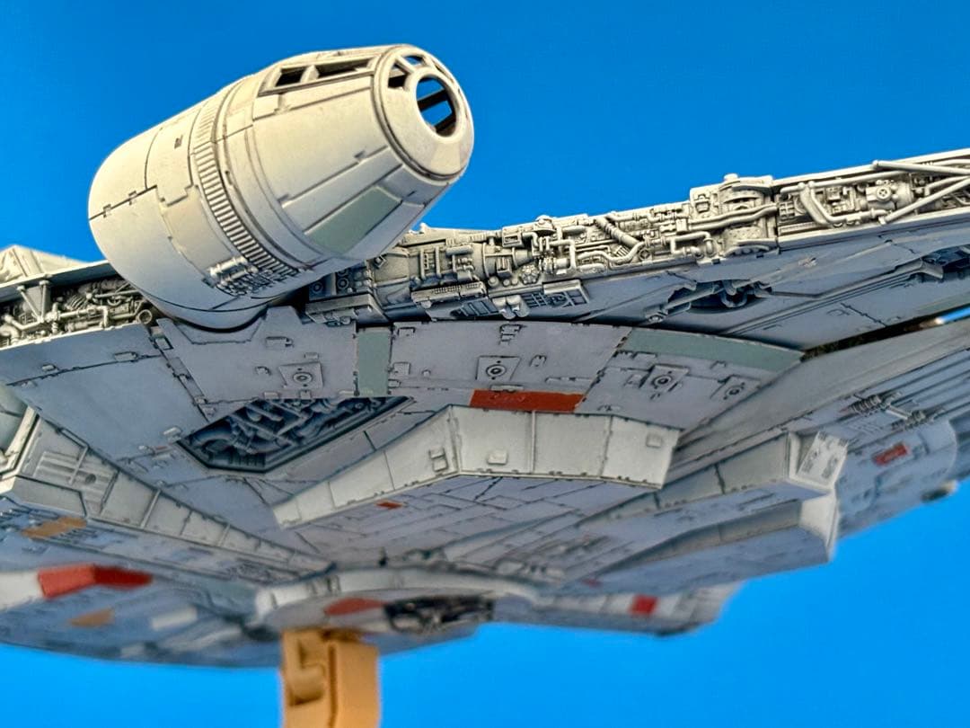 バンダイ スターウォーズ1/144 ミレニアム・ファルコン フォースの覚醒完成品