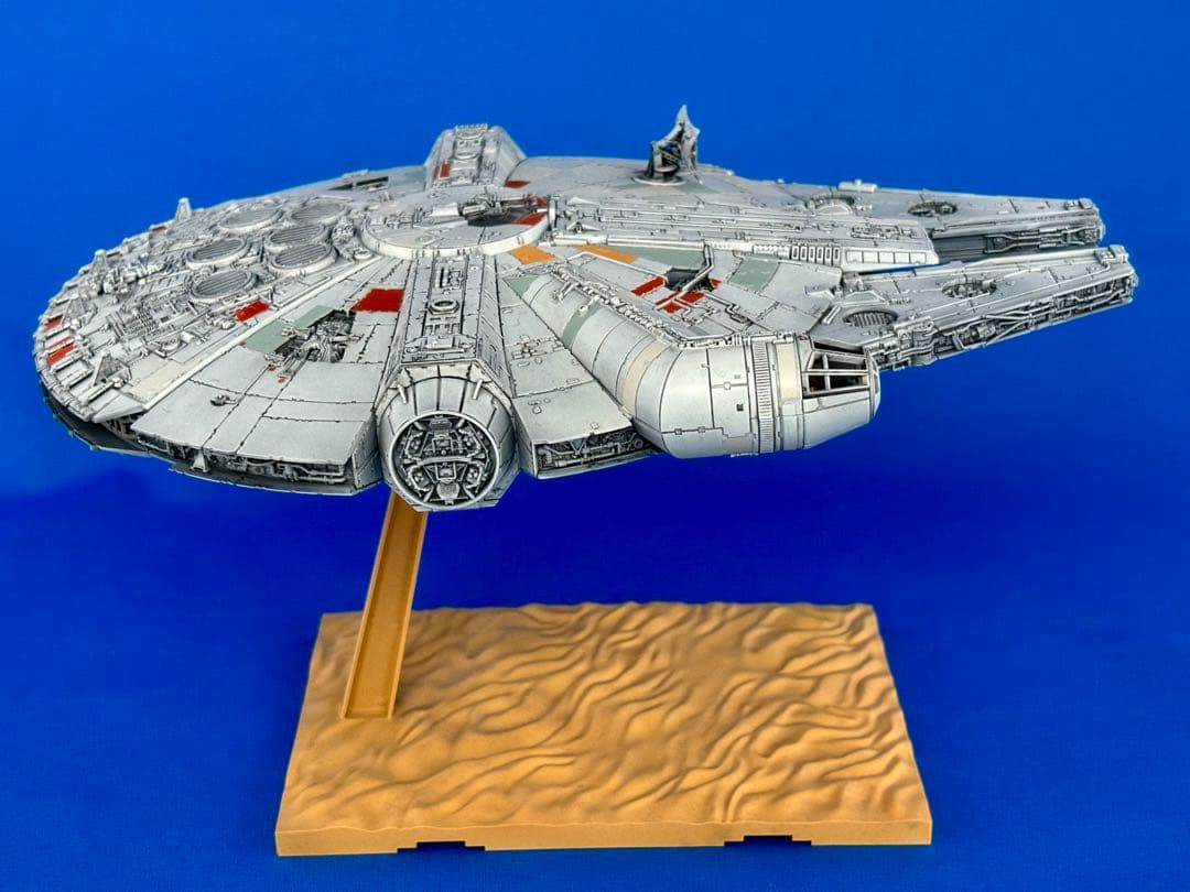 バンダイ スターウォーズ1/144 ミレニアム・ファルコン フォースの覚醒完成品