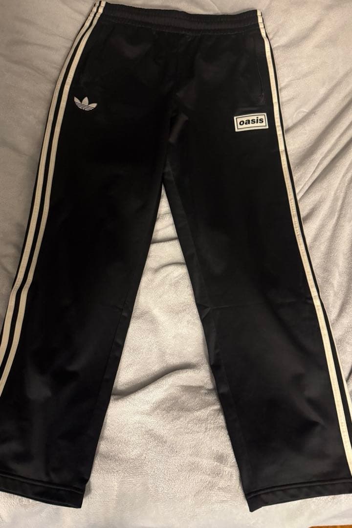 adidas oasis パンツ黒
