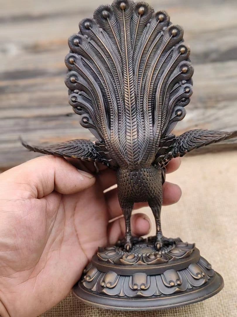 【修縁堂】真言宗 仏像 仏具 孔雀明王 置物 内蔵版 18CM