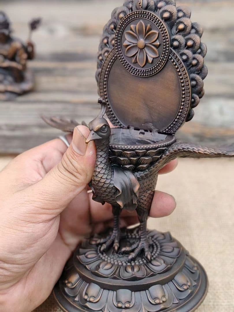 【修縁堂】真言宗 仏像 仏具 孔雀明王 置物 内蔵版 18CM